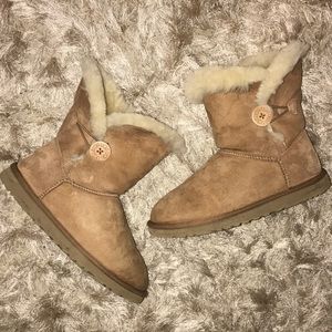 Ugg Bailey Button